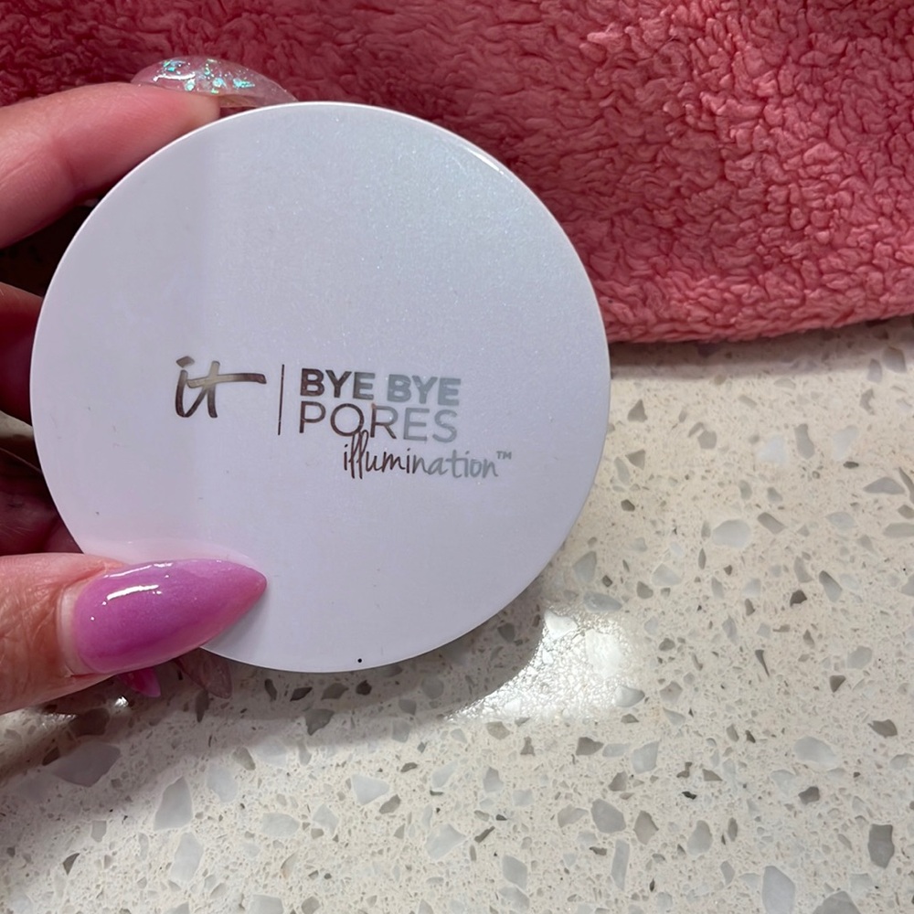 Bye bye pores translucent powder